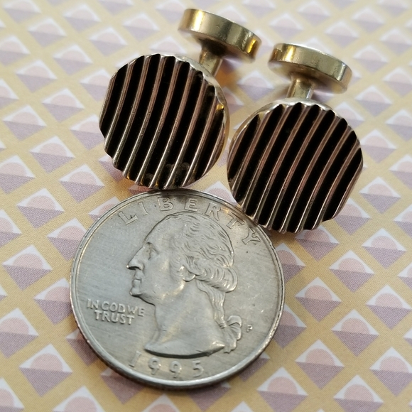 Vintage cuff links concave wavy ridged gold tone - Picture 3 of 6